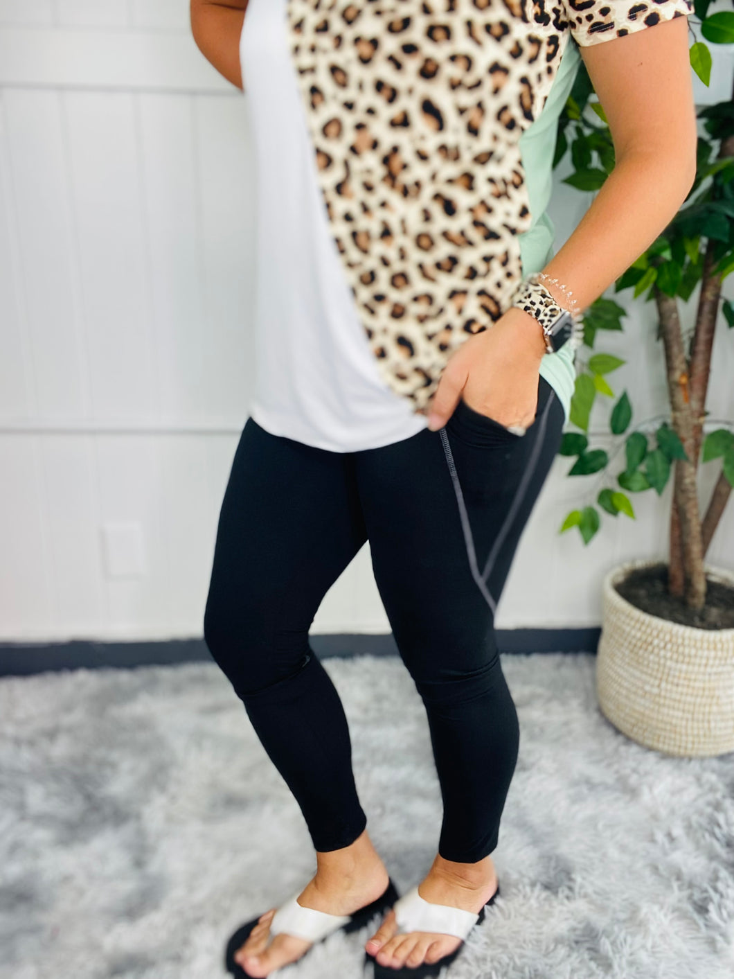 Black Triangle Pocket Leggings