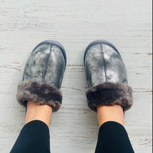 Load image into Gallery viewer, Corky’s Snooze Slipper
