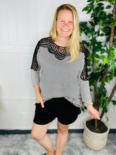 Load image into Gallery viewer, Black Lace Round Neck Top
