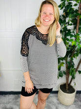 Load image into Gallery viewer, Black Lace Round Neck Top
