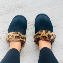 Load image into Gallery viewer, Corky’s Snooze Slipper
