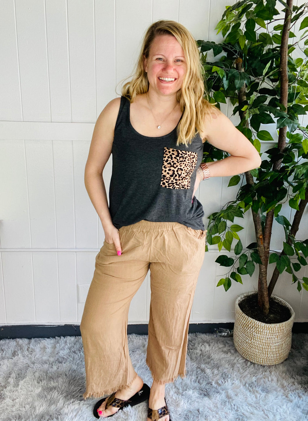 Wide Leg Frayed Hem Pant